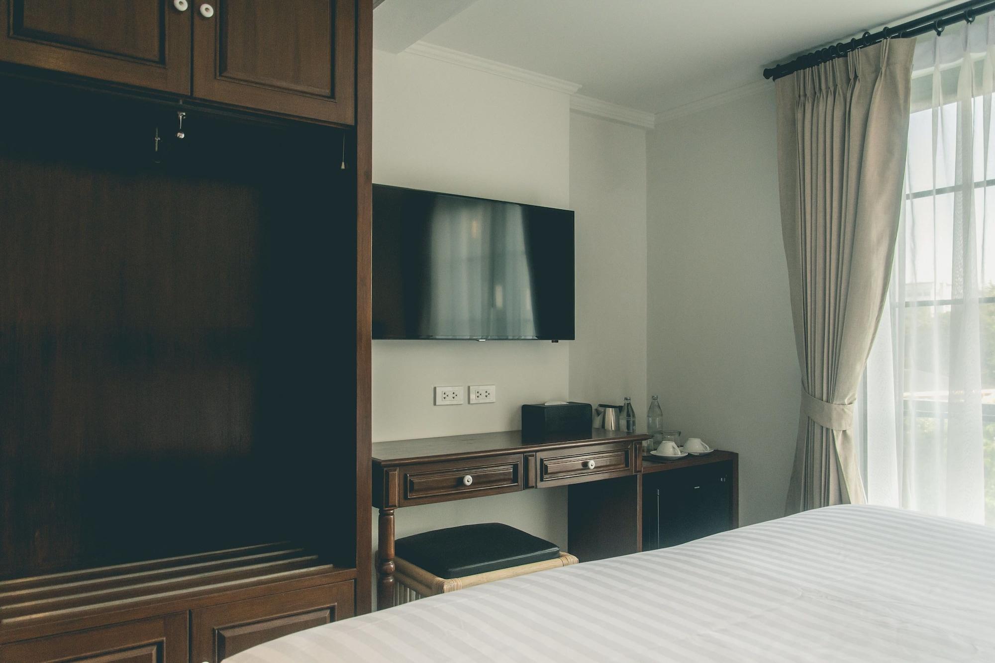 Buri Siri Boutique Hotel Чиангмай Екстериор снимка