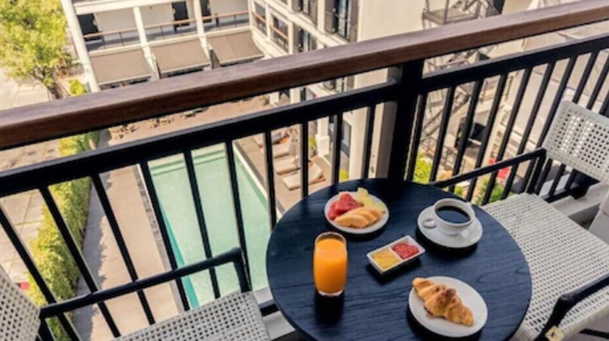 Buri Siri Boutique Hotel Чиангмай Екстериор снимка