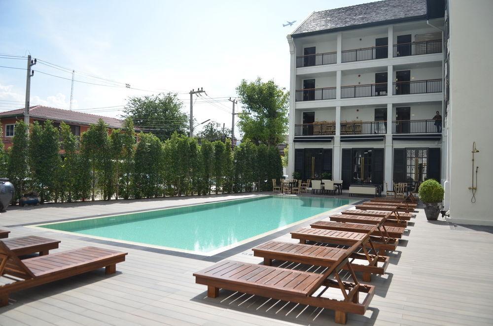 Buri Siri Boutique Hotel Чиангмай Екстериор снимка
